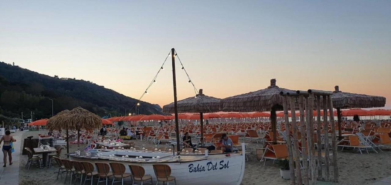 Casa Del Teatro Appartamento Con Splendida Terrazza Di Fronte Al Teatro Rossini Pesaro Eksteriør bilde